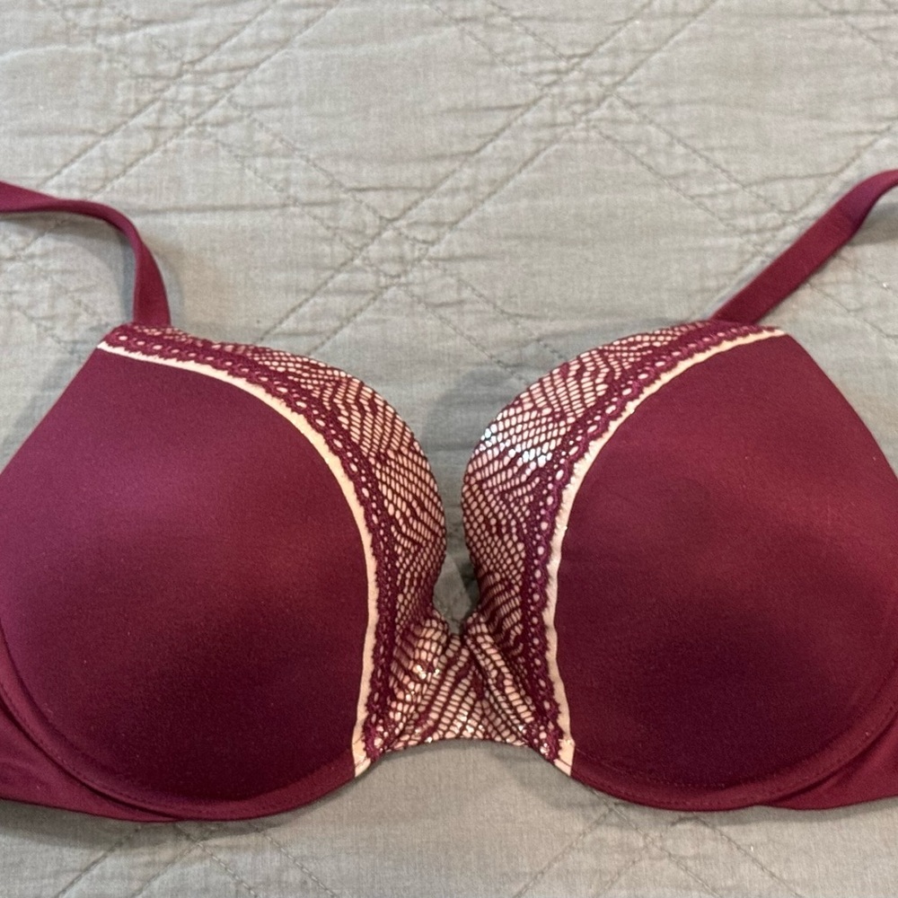 NWT Victorias Secret Elegant Lace Trimmed Bra in Burgundy Size 38C